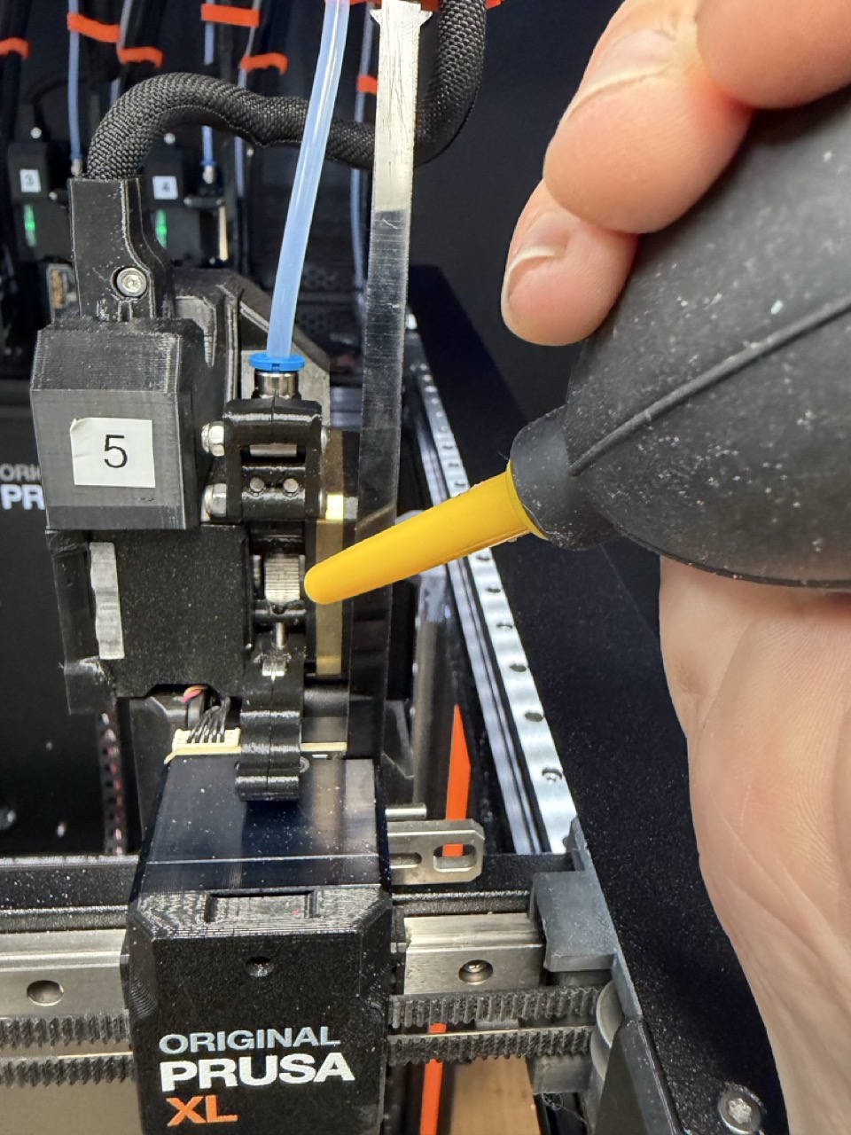 Air bulb aimed at Idler.jpg